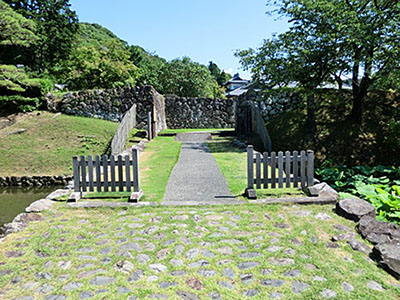 Ruínas do castelo de Aki
