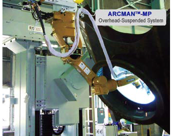 Fig. 4: Ejemplo de soldadura robotizada donde la interferencia entre el cable del soplete y la pieza de trabajo está a punto de ocurrir.