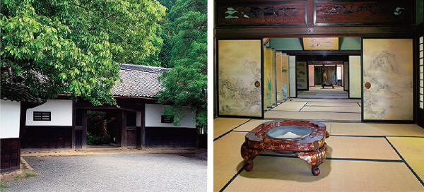 La puerta de la casa grande y el cuarto de tatami de la casa del clan Kamo, construida durante el periodo medio de Edo.