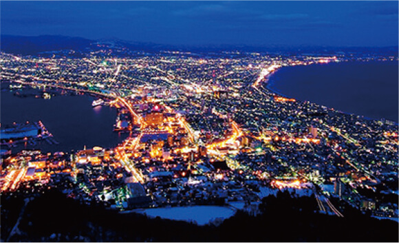 Vista nocturna desde la cumbre del monte Hakodate