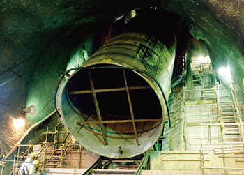 Figure 4: A unit pipe is joined to another unit pipe one by one in the inclined tunnel to construct the penstock (Courtesy of Mitsubishi Heavy Industries, Ltd., Japan).