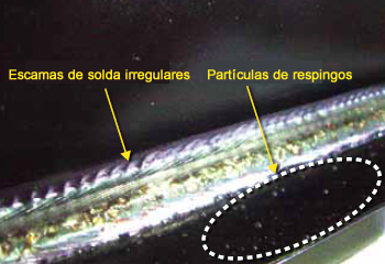 Figura 7: Aparência de escamas de solda em caso de soldadura por arco em tandem com um sensor de arco convencional.