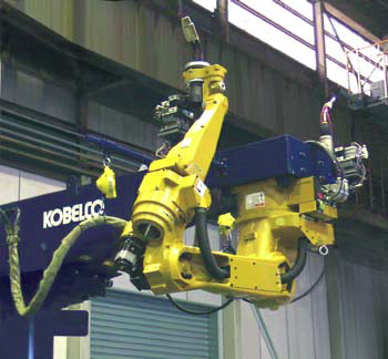 Иллюстрация 6: Многофункциональный сварочный робот ARCMAN™-GS с автоматическим устройством замены инструментов.